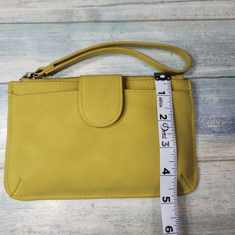 Universal Thread Wristlet Clutch. - Picture 7 of 8